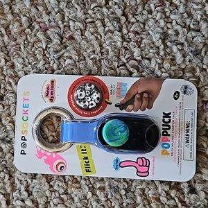 Popsocket black and blue poppuck